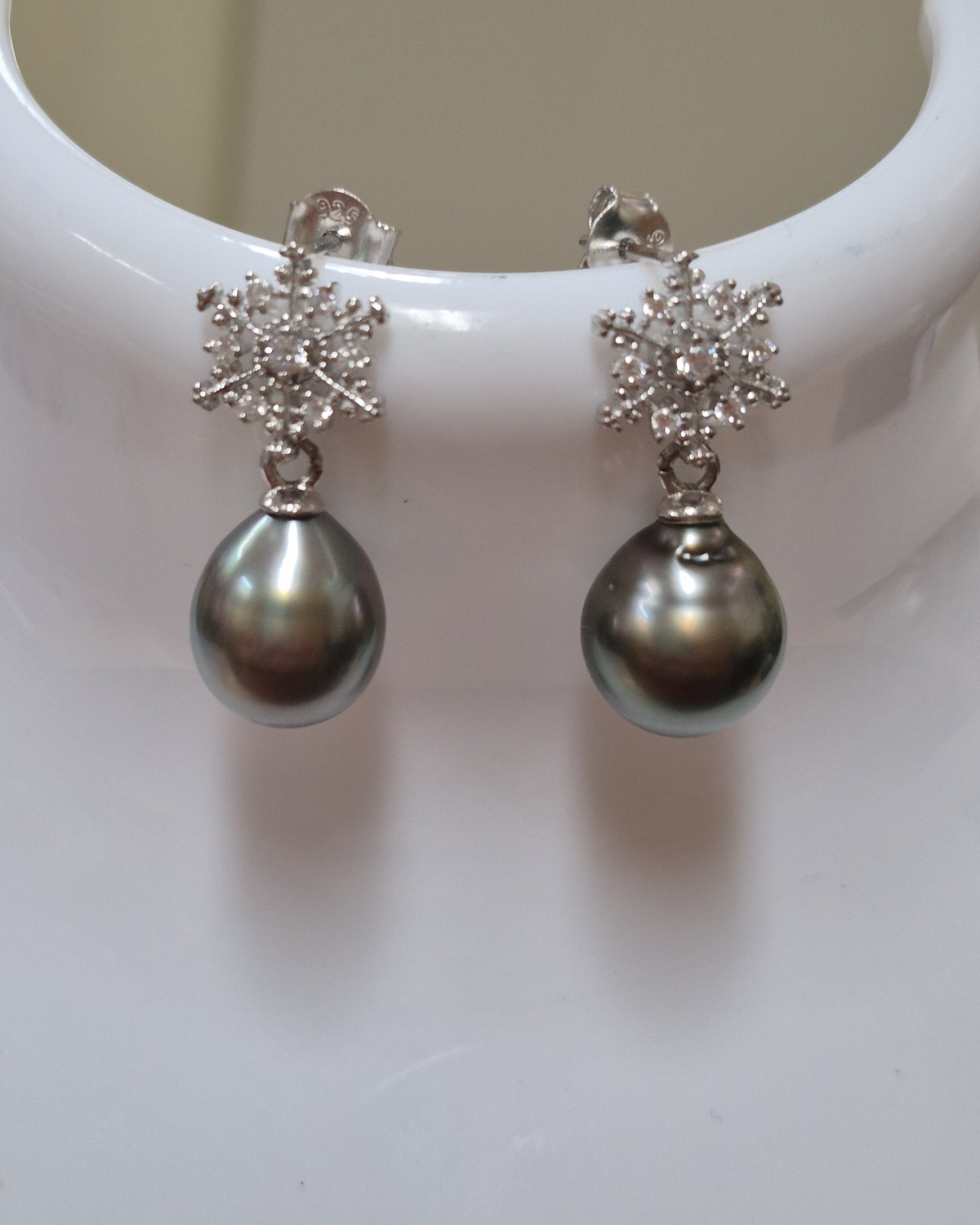 Snowflake Black Pearl Earrings