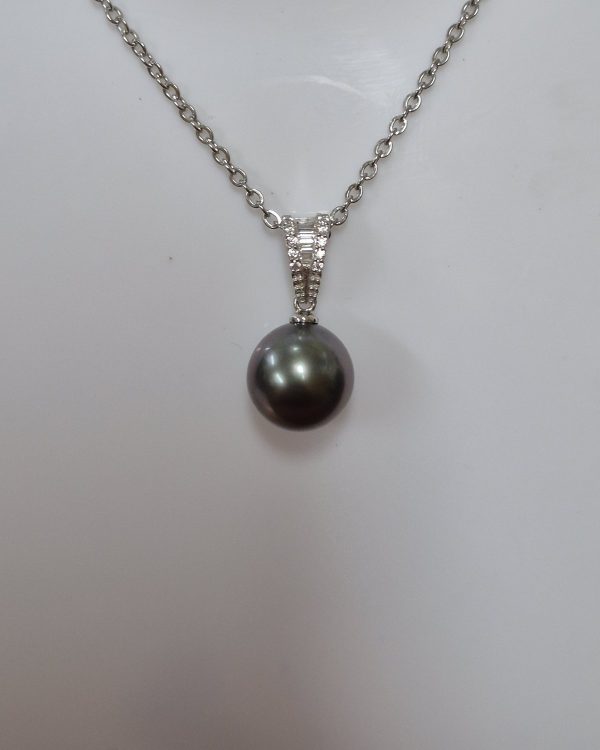 Petite Black Pearl Pendant